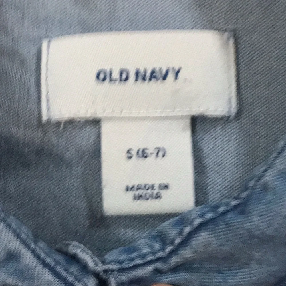 Old Navy Denim Blue Jean Button Down LS Shirt Girls 6 / 7 Small 2 Front Pockets